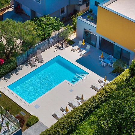 D. Marine Apartments 비빈제 외부 사진
