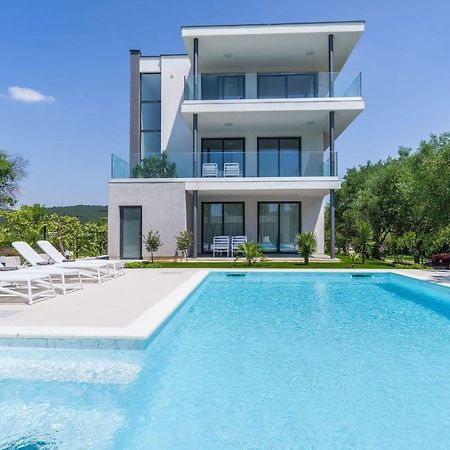 D. Marine Apartments 비빈제 외부 사진