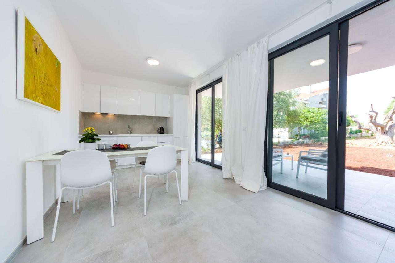 D. Marine Apartments 비빈제 외부 사진
