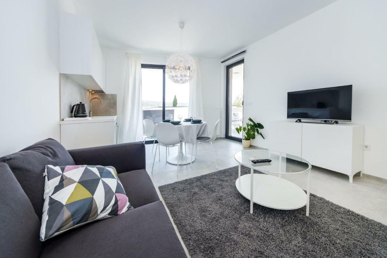 D. Marine Apartments 비빈제 외부 사진