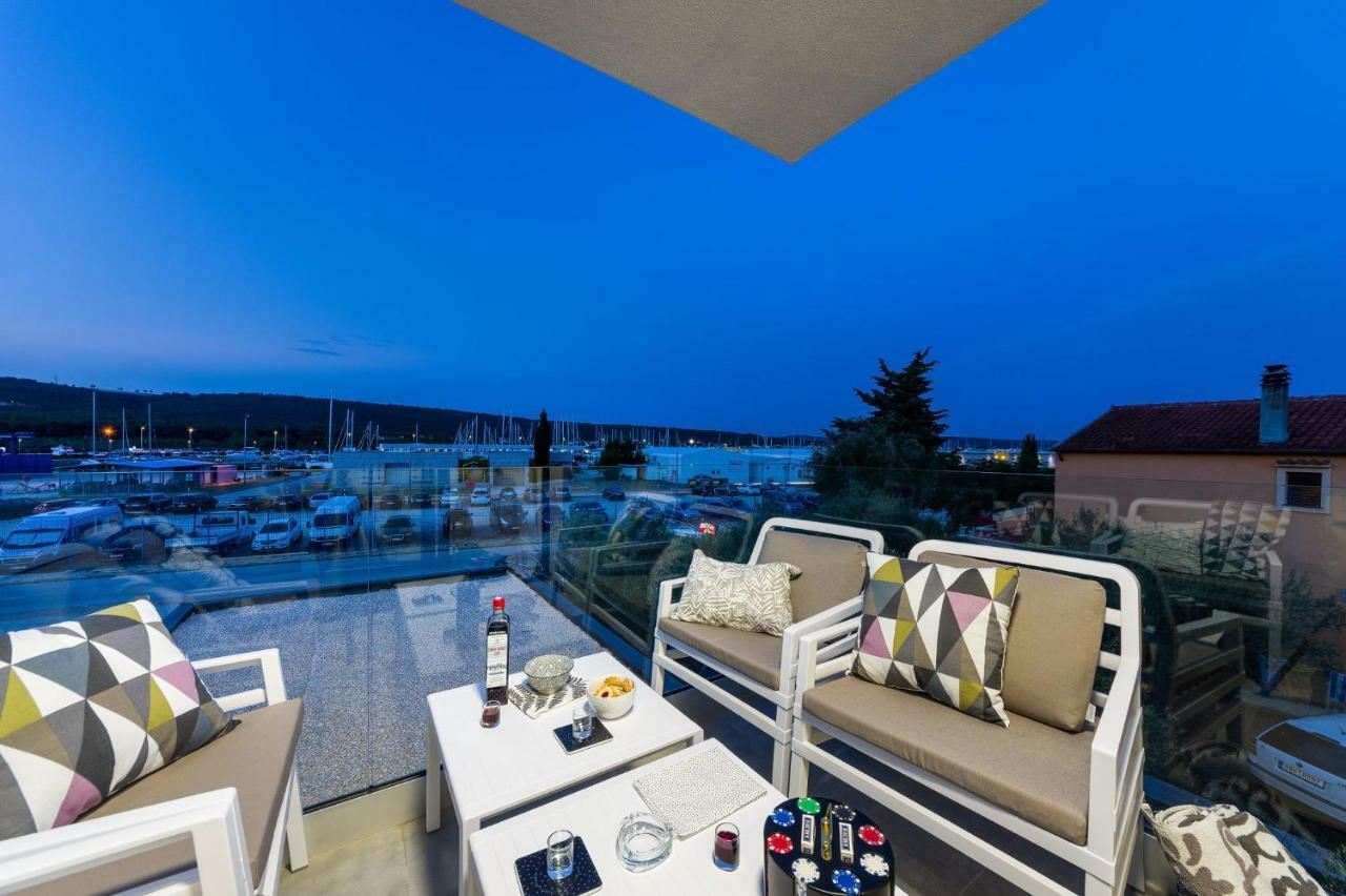 D. Marine Apartments 비빈제 외부 사진